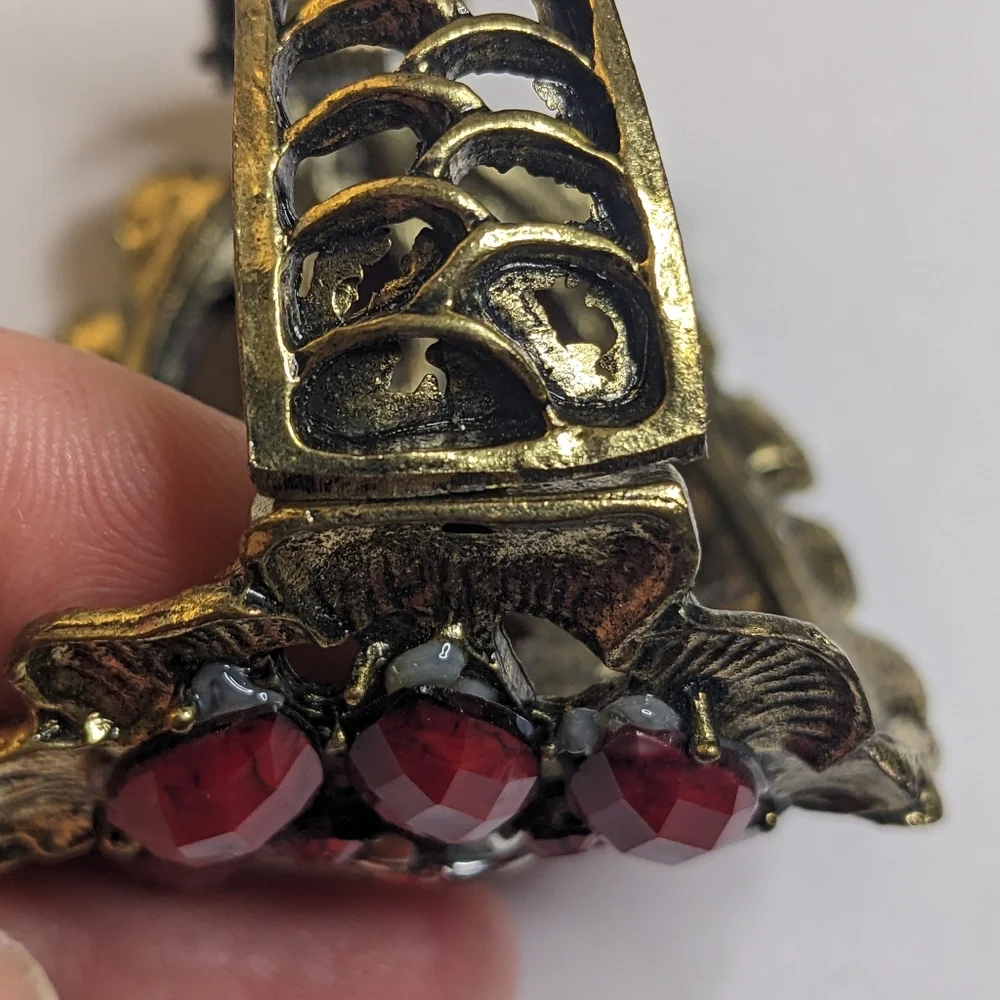 Vintage Antique Gold Tone Hinged‎ Oval Metal Bracelet